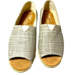 Tom’s  Beige Open Toe Flat Shoes, Women’s Size 6W
